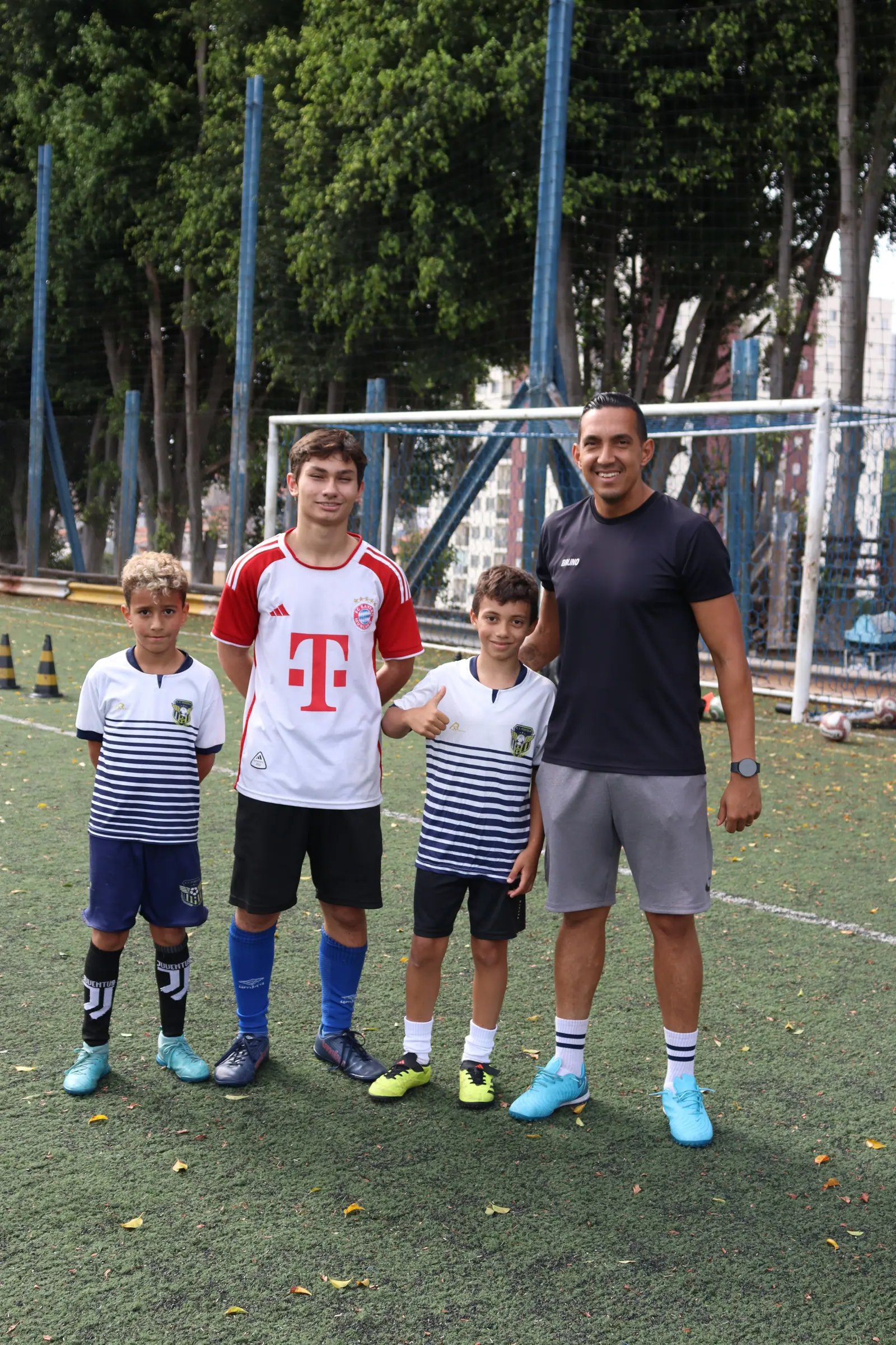 Treino técnico na Academia de Futebol Portela