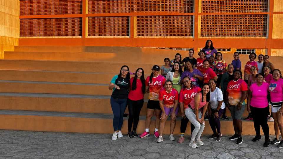 Grupo Elas em Ação e Movimento reunido após atividade esportiva